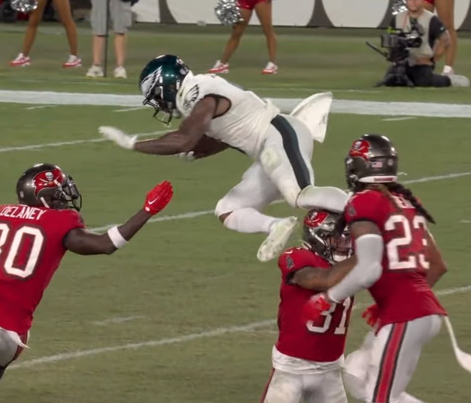 NFLonCBS's tweet photo. D'Andre Swift landed this 😮 https://t.co/Cw5SEl1vq2