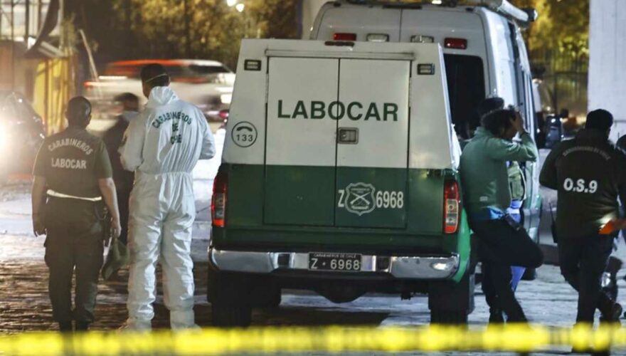 thecliniccl's tweet photo. ⚖️ Piden dar de baja a matrimonio de carabineros por enseñarle a su hijo a usar armas: menor mató a niño de ocho años con rifle

» https://t.co/chvh7nfq9a https://t.co/Q8z3aEpw9D