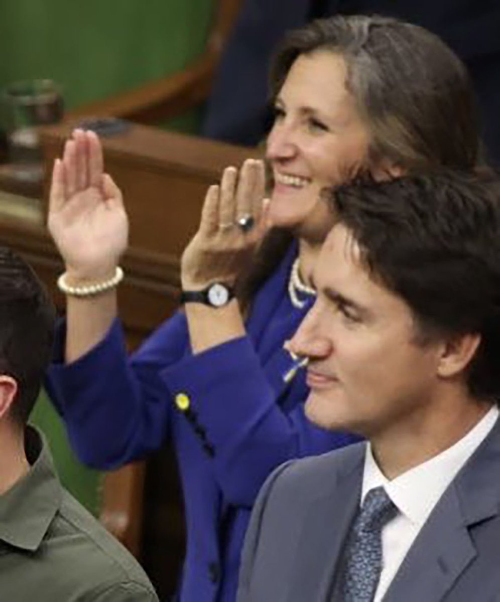 DaniMayakovski's tweet photo. El abuelo de Chrystia Freeland, diputada del Parlamento de Canadá que aplaudió a manos llenas hace unos dias al veterano ucronazi de las SS, Yuroslav Hunka, era también colaboracionista nazi.

Michael Chomiak, el abuelo de Freeland, era editor del "Krakivski Visti", un periódico de propaganda nazi en la Cracovia ocupada, que se imprimió en una imprenta confiscada a un periódico judío.

La anticomunista de Freeland dijo que su criminal abuelo huyó de Ucrania despues de la "invasión soviética" en 1943, osease la liberación de Ucrania de los nazis.