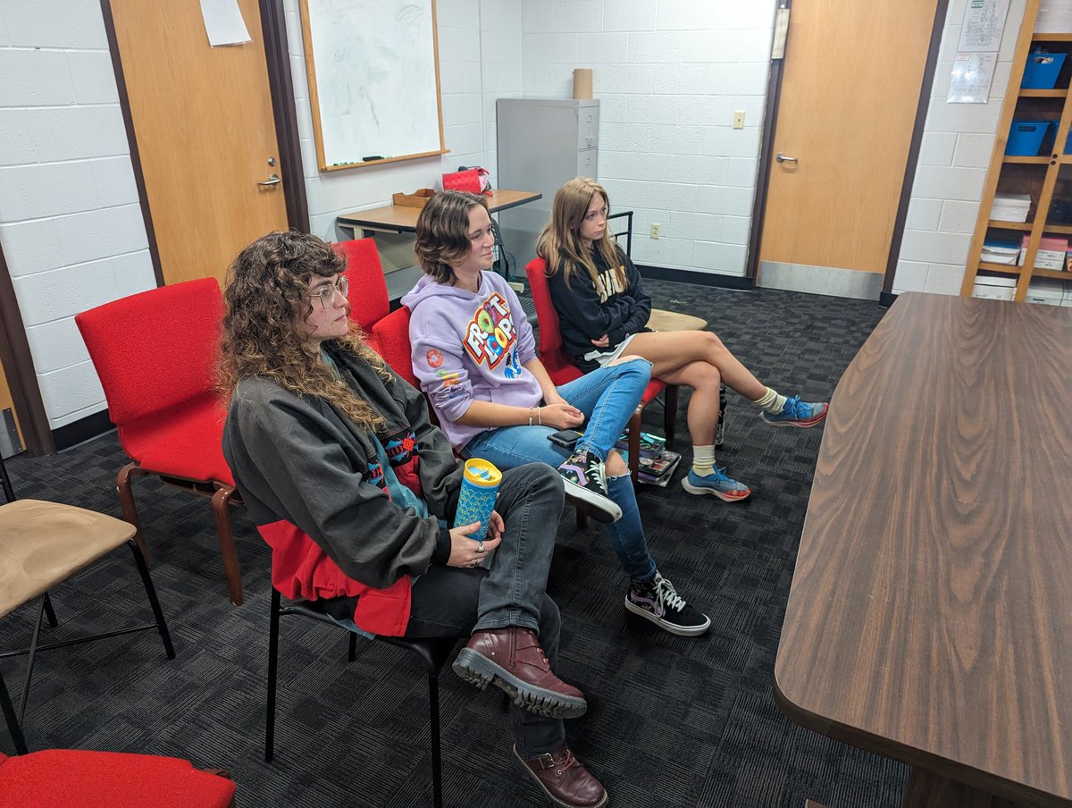FJSHSCounseling's tweet photo. We were excited to host our first Career visit today for our Seniors! The goal is to bring representatives from all different careers in to talk with student about the field! Thanks to BSU Psychology doctoral student Andrea Bugariu for visiting with us today! #CollegeCareer https://t.co/L6AMnVYuLa