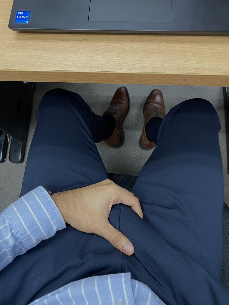 sa1ntcnrd's tweet photo. tinigasan sa office *nagjabol nang malupet sa cr 🫢 https://t.co/kSYCk2WLhT