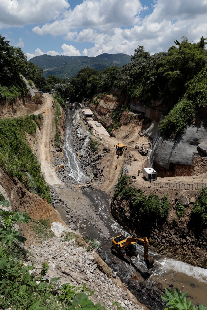 .<a href="/el_BID/">Banco Interamericano de Desarrollo</a> aprobó un programa en El Salvador para apoyar a la población vulnerable en situación de pobreza y fortalecer la resiliencia de los hogares ante impactos adversos. Esta iniciativa beneficiará a 170,000 hogares que enfrentaron eventos inesperados. bit.ly/3Px51yR