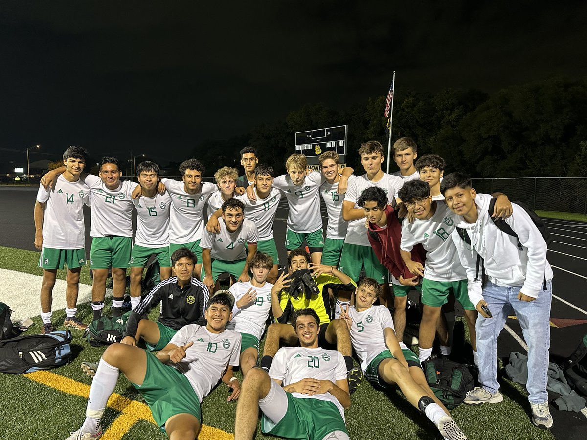 OakSoccer's tweet image. Program sweep at Richards tonight.   JV  and V both won 3-0.
Dylan Walsh ⚽️⚽️
Giovanni Gonzalez 🚫
Tristan Kramarz ⚽️
Simon Komperda 🅰️ #olchspride💚