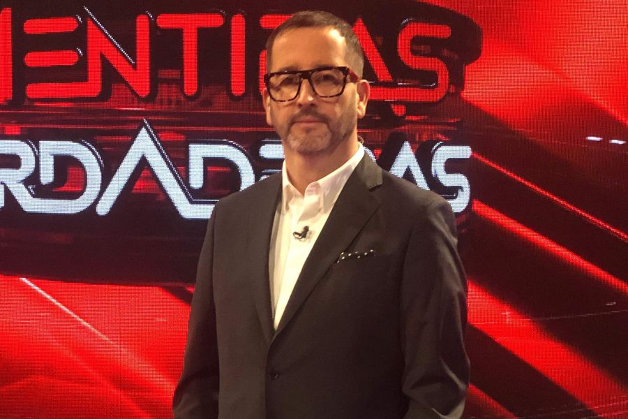 Cachoescalona1's tweet photo. Eduardo Fuentes fue el niño símbolo de La Red, por dos años atacó cada día a carabineros y fue vocero solapado del partido comunista apoyando el Estallido. Hoy en TVN tiene a su matinal hundido.🚨 Stingo https://t.co/41RNgUCWMJ