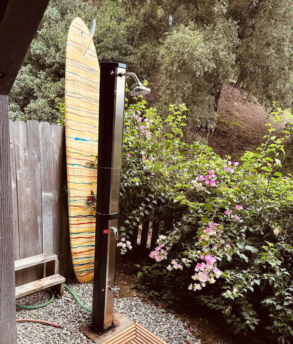 Check out this Amazing Outdoor Shower 🏄‍♀️ 🏄‍♂️ Wash Off After a Sick Swell 🏄 1553 Penny Road in Topanga Canyon - Listed at $1,399,000 - DRE 01393337 @sothebysrealty #RealEstate #buyingandselling #outdoorshower #sircletheglobe #sirnewdev #community