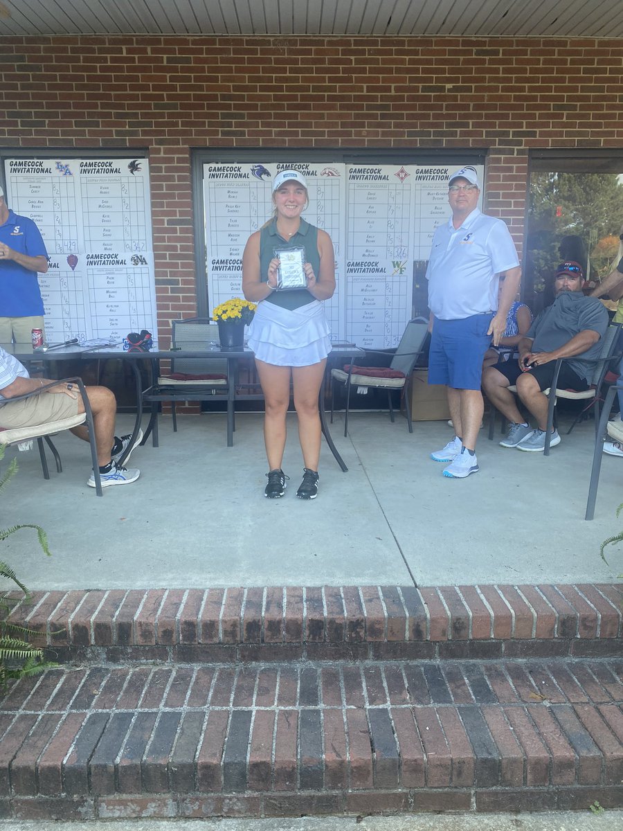 RiverBluffGolf's tweet photo. A long day and long awaited win for these awesome Gators!  @Gator_Athletics @RBHSGators thanks to @SumterhighGolf for hosting! https://t.co/tPQqsBPcji