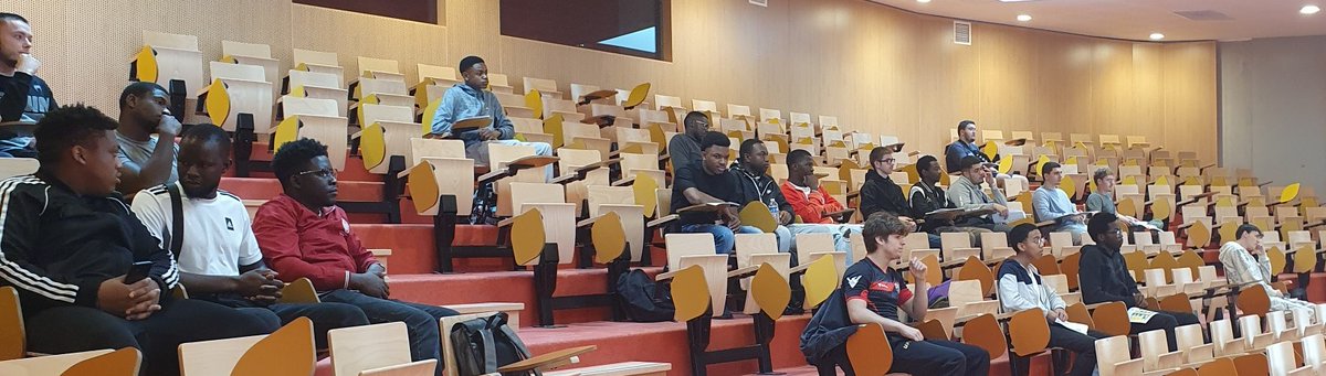 Douglas_Souchu's tweet photo. Nouvelle année, nouvelle promotion #BTS #Electrotechnique @SNCFReseau #CFAFerroviaires @GRETA_VdO #MonodElB , dispositif en #alternance , retour en images sur l'accueil de nos nouveaux étudiants #Programme, rencontre avec les étudiants de 2nde année #Integration @SNCF_Recrute https://t.co/0jZyPndsyY