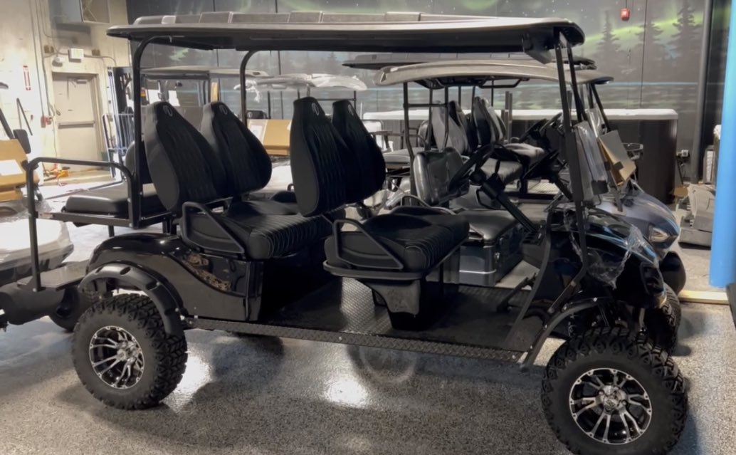 Limousine anyone? 
#golf #golfcarts #linkinbio #factorydirect