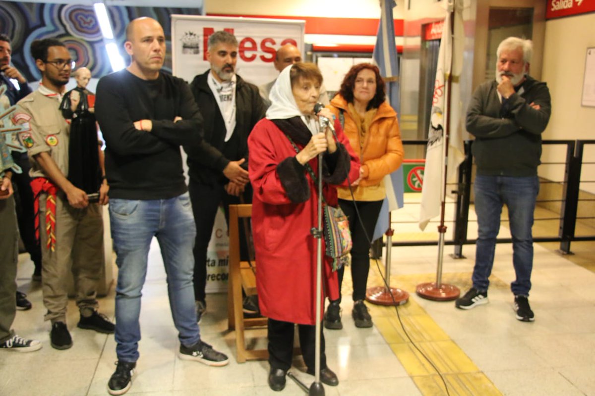 claudioaferreno's tweet photo. Con profunda emoción participamos del encuentro donde fue rebautizada la estación Echeverría del Subte B, con el nombre "Echeverría – Mártires Palotinos", en homenaje a los cinco sacerdotes y seminaristas asesinados en julio de 1976 por la última dictadura cívico militar. https://t.co/oTGOXfttDd