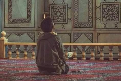 fatima_write_'s tweet photo. Mai ab Allah ko batata hu main 
Ab Jamane walo par Etbaar nhi 
Karta.!!🥀🖤 https://t.co/4EJFFp2FEM