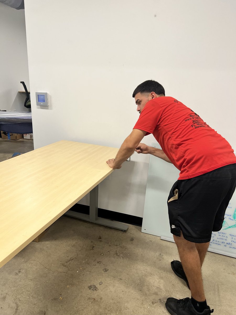 FireFinestMove's tweet photo. Ever wonder what moving a standing desk looked like?

Check out the prep all the way through loading of this standing desk at a recent commercial move for Worth Engineering!

#Moving #MovingPrep https://t.co/jAfZTGO893