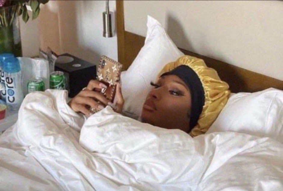 niicole__nicole's tweet image. Nobody :

Me ignoring everybody because ion feel like talking to nobody