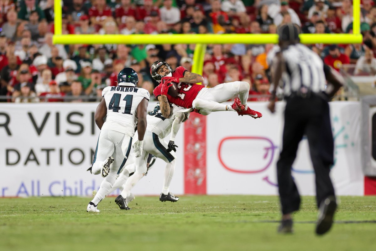 MAKE ME LIKE M1K3 🔥 
<a href="/MikeEvans13_/">Mike Evans</a> | <a href="/Buccaneers/">Tampa Bay Buccaneers</a> 

📺: #PHIvsTB on ABC
📱: Stream on #NFLPlus bit.ly/3EO8LHo
