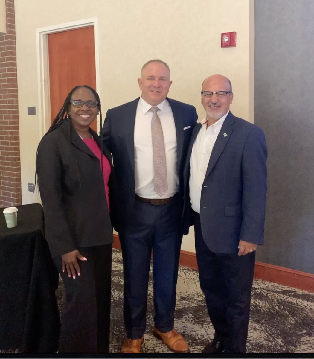 pdosal's tweet image. So proud and grateful to have Dr. Ed Venit of @EAB present to the UCF #studentsuccess team today on "Navigating the Recovery," focusing on 4 great  challenges: the great resignation, enrollment declines, mental health,  and unfinished learning. @UCF