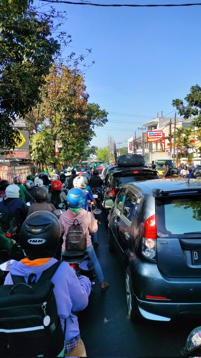 Alhamdulillah, hatur nuhun kopo untuk macet nya hri ini, perempatan kopo - santosa kopo 35 menit <a href="/PRFMnews/">Radio PRFM</a> <a href="/infobdg/">BANDUNG ᮘᮔ᮪ᮓᮥᮀ</a>