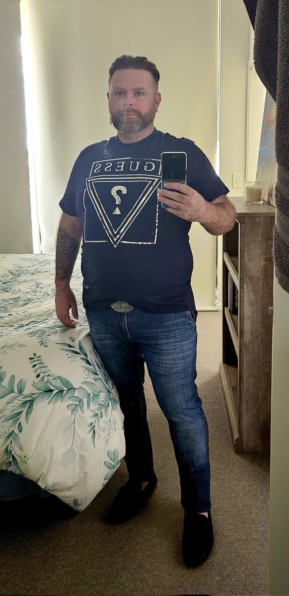 Another day gone, another year past. Toxic people left to eat grass what the future hold only God knows, one step at a time is how I will go,  
37 never looked so average lol.