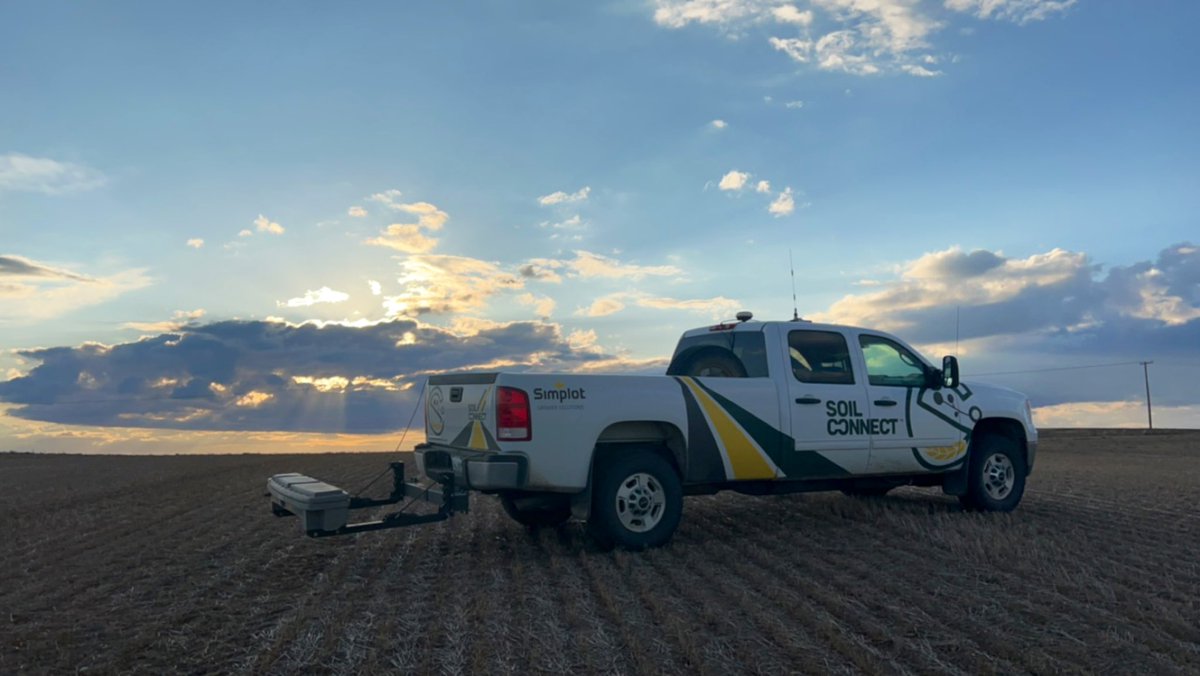 OliviaSederberg's tweet photo. Fall mapping season! 🍂
#swatmap #SoilConnect #agtech #skag #abag #CdnAg https://t.co/0GxvBlAfHk