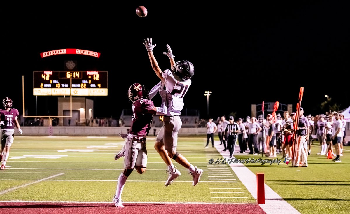 Bowie @ Dripping Springs Final 12-49 Tigers. Next up the Dawgs take on Austin High at Burger Stadium. Go Dawgs!!!🏈🐾 @AISDBowie @hdfphoto @dctf @var_austin #txhsfb