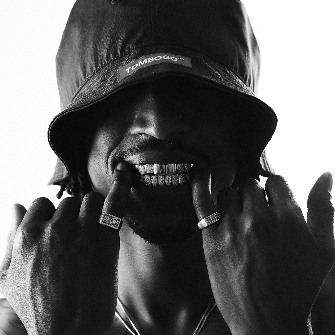 GoGalaMusic's tweet photo. It wouldn't be a new week without fresh music 🎶

New tracks from @analeamusic, @MrsXOChicago, and @MartyGrimes drop today at 1pm PT! https://t.co/TS7k596nc5