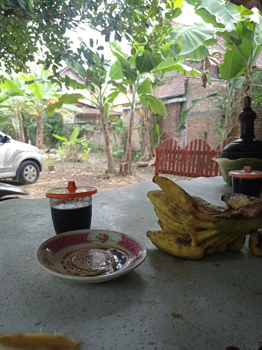 Azhar_Basyir88's tweet photo. @iahmadi19 Lah dikirane ning warung raenek ngombene to samm https://t.co/dVa0xFfmTx