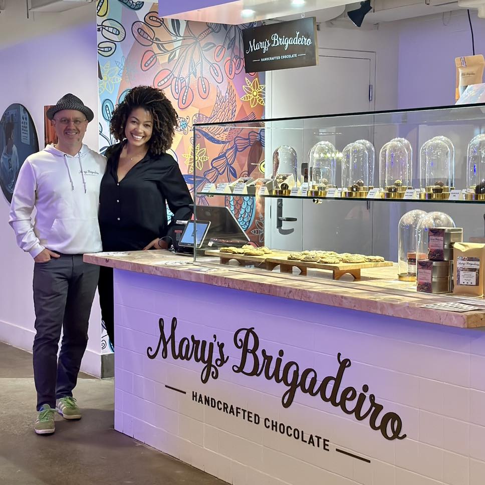 MyTOFD's tweet photo. Say hello to Mary's Brigadeiro, the newest pop-up vendor in #ChefsHall! 👩🍳 🍫 😋 Part truffle, part confectionary, the brigadeiro is a Brazilian national treasure made with local ingredients & Belgian chocolate 🇧🇷 📷 #1 @marysbrigadeiro & #2 IG: @chefshallto #torontodesserts https://t.co/08rQWFxnsD
