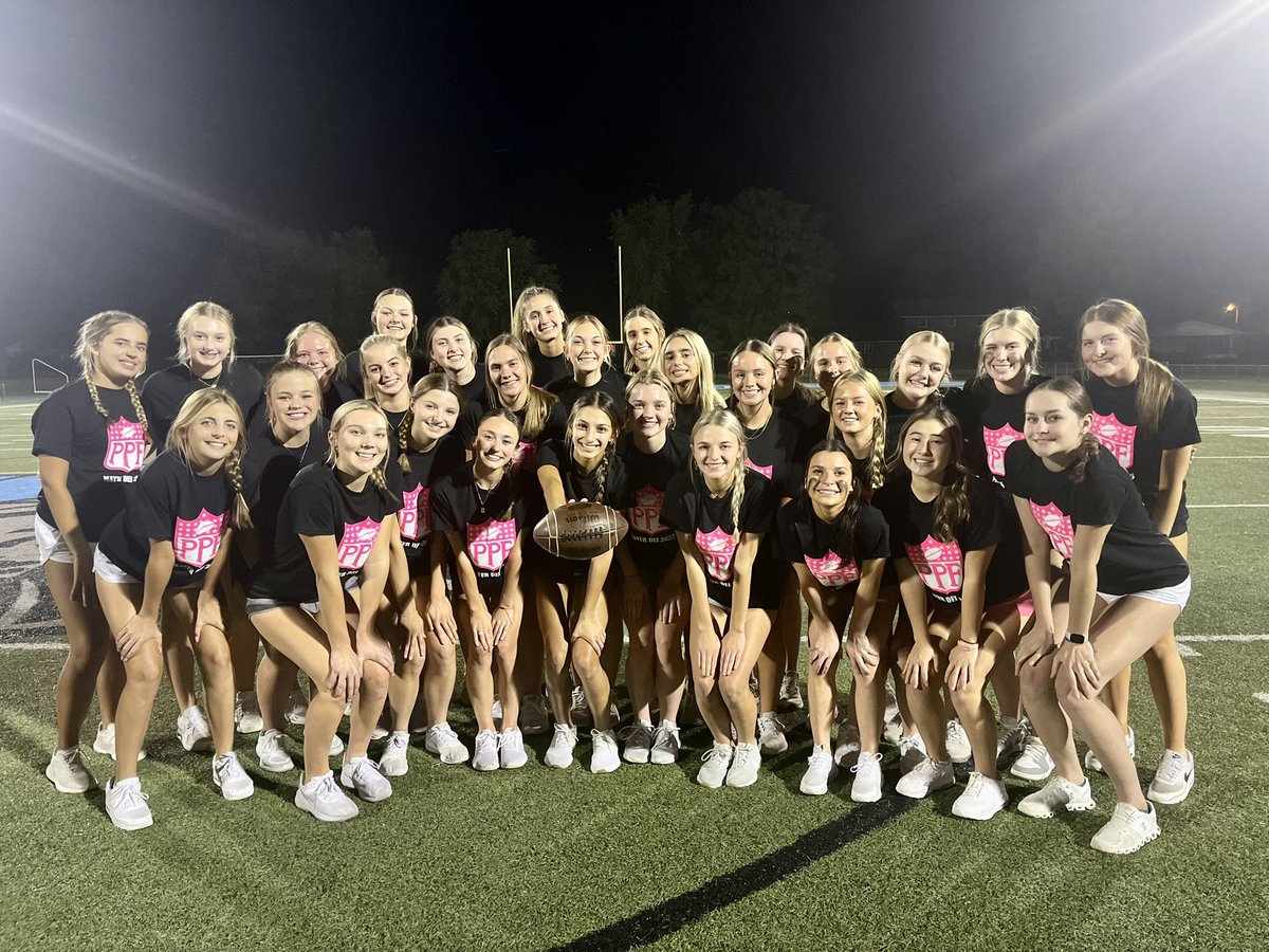 In the Powder Puff Football game, the seniors (blue) defeated the juniors with a final score of 35-0!

#WeAreMD #AKnightOutOfThisWorld