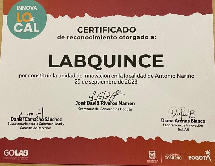 ¡Estamos felices! En la Hackatón Distrital,Antonio Nariño,se ubicó dentro de los primeros cinco lugares en emprendimiento💪.
Gracias Iveth,Aly, Camila y Leidy por dejar en alto el nombre de nuestra localidad 👏🏻💡y por demostrarle a la ciudad todo el talento que tenemos en ¡La 15!