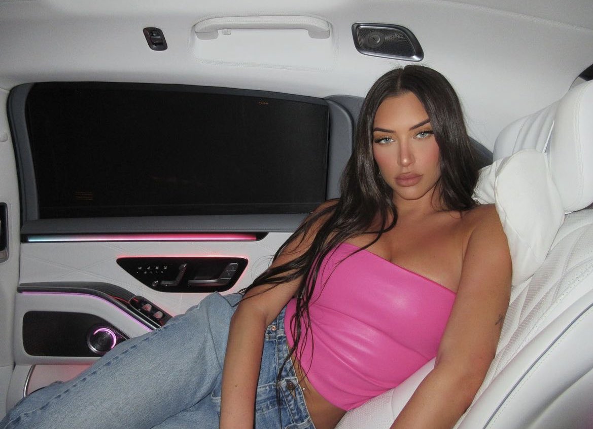 oliviaanoel's tweet photo. barbie girl https://t.co/zPBHlQXwau