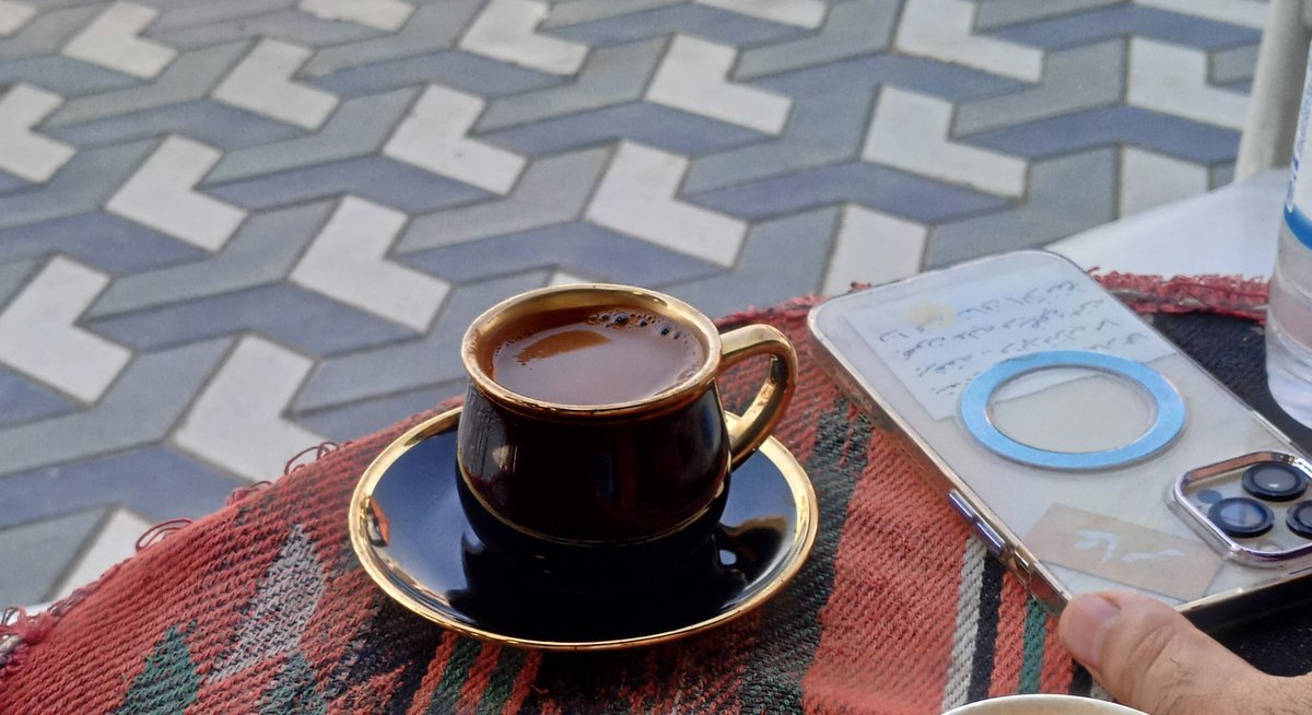 أعجبتني
لاتنتظر من مجتمع بائس لايستطيع أن يضع القمامة في مكانها المناسب أن يضع لك الرجل المناسب في المكان المناسب