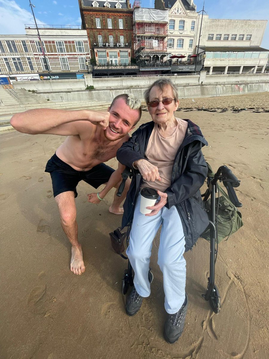 Long-standing Love Your Neighbour friends, Charlie (27) and Teresa (77), enjoyed the last of the British summer by having a trip to Margate! 🍦 The Clapton friends are going strong and will be celebrating two years of friendship in December. 🫶🏽