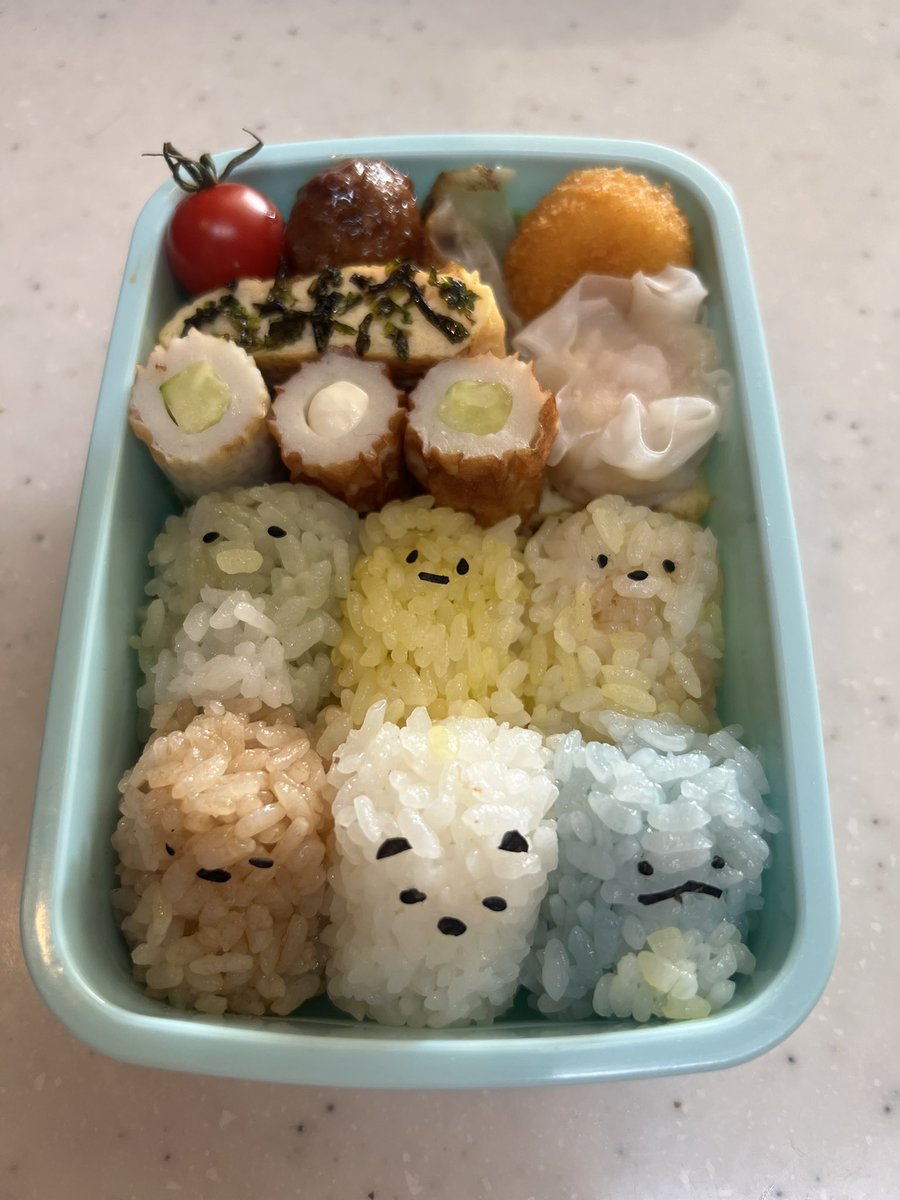 azureseajewelry's tweet image. #今日のお弁当 
#すみっコぐらし弁当

社会見学のムスメにお弁当。
リクエストのすみっコキャラ弁…
いつもよりゆる〜い仕上がりです🤣

蓋を開けて爆笑してるかと思いきや、思ったより好評でした❤️

おかずはオット担当。
わたしゃすみっコ作りに専念💦
