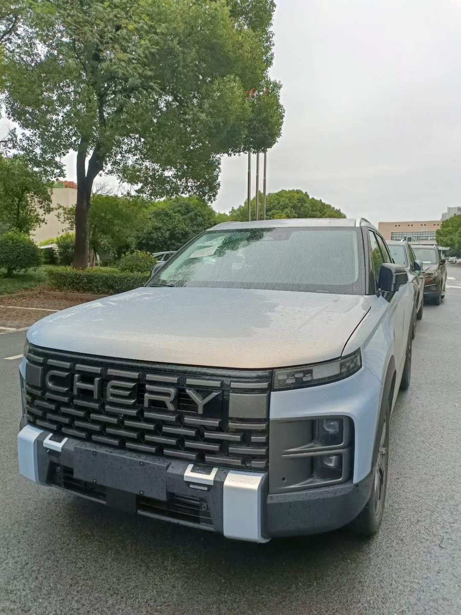 BoHudo's tweet photo. Hallo Pininfarina, kann man eine klobig, aggressiv-hässliche SUV Front für Brutalismus Fans gestalten?

Chery: Ja! https://t.co/DGO0LsdZzn