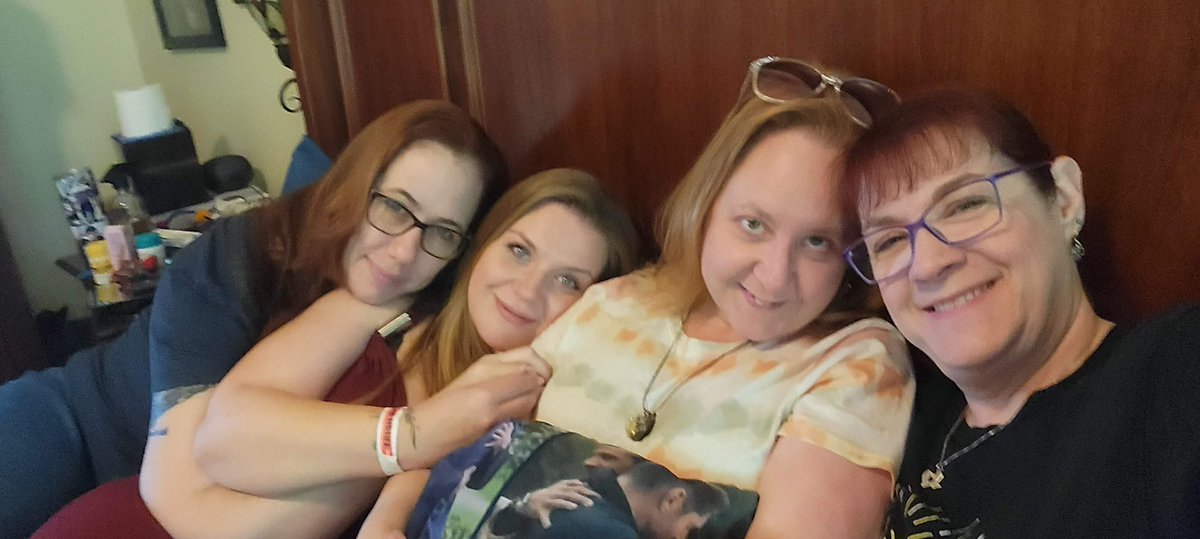 JoJoMarshmello_'s tweet photo. I love you beyond words @JulSPNForever67 if I could be anywhere right now, it would be by your side. I hope that your bracelet will remind you that every step you take, your #CrowdedTable family are right there with you. Our girls will hold you in my absence ๐๐๐ https://t.co/KBuqfF79r1
