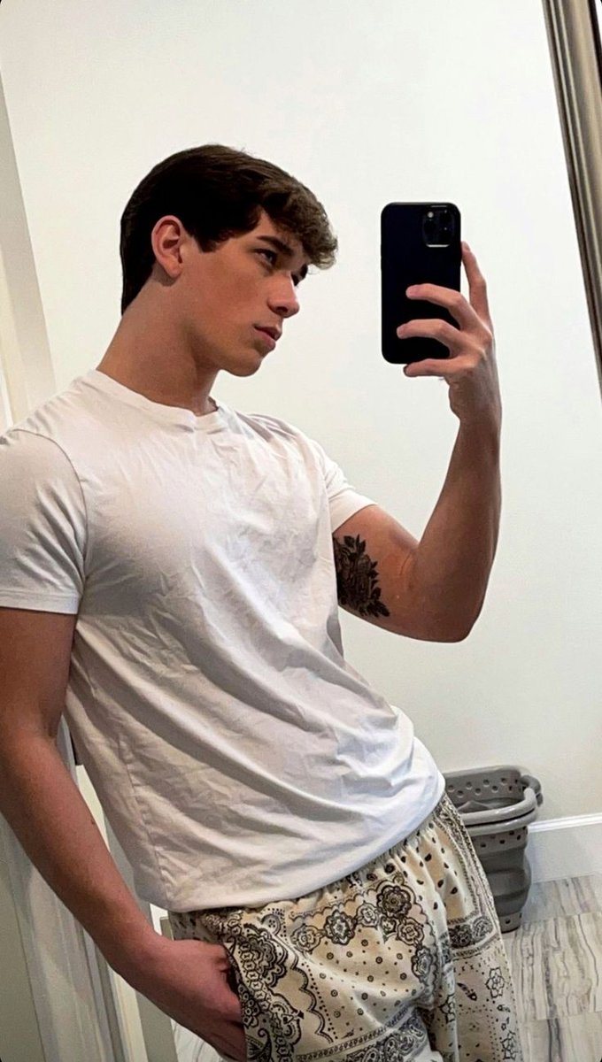 Cadenfuckxxx's tweet photo. / New Pinned!

                            Caden 
                          Gay, hung
                           Vers Top 
                           Sex-god
                           Like &amp; RT https://t.co/PC2RLfgbYM