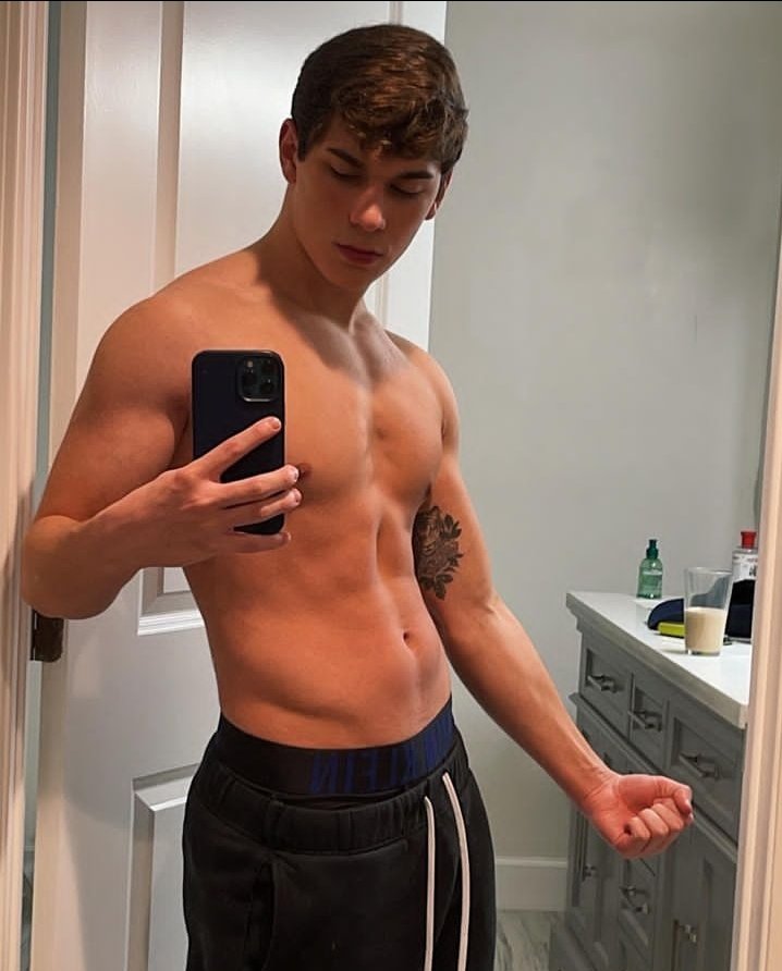 Cadenfuckxxx's tweet photo. / New Pinned!

                            Caden 
                          Gay, hung
                           Vers Top 
                           Sex-god
                           Like &amp; RT https://t.co/PC2RLfgbYM