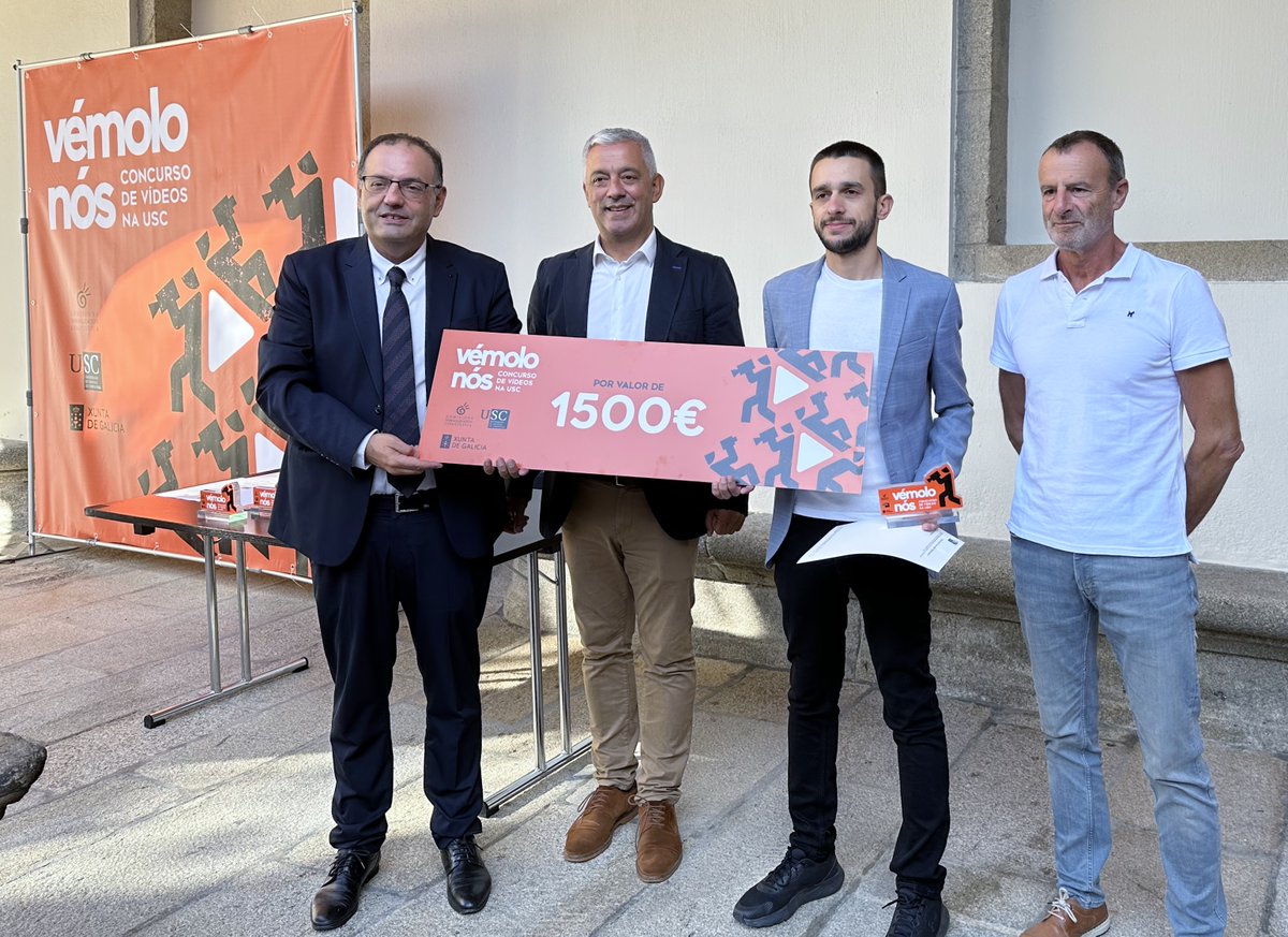 Alejandro Gómez-Pazo (@lex_gom) on Twitter photo O pasado venres foi a entrega dos premios "Vémolo nós" do <a href="/linguaUSC/">Servizo de Normalización Lingüística da USC</a> <a href="/UniversidadeUSC/">USC</a> <a href="/Xunta/">Xunta de Galicia</a>
Neste ocasión dous dos meus vídeos foron premiados, o primeiro deles na categoría de difusión do coñecemento e o segundo na de uso do galego.
Aquí tedes os vídeos 🧵👇🏼 O pasado venres foi a entrega dos premios "Vémolo nós" do <a href="/linguaUSC/">Servizo de Normalización Lingüística da USC</a> <a href="/UniversidadeUSC/">USC</a> <a href="/Xunta/">Xunta de Galicia</a>
Neste ocasión dous dos meus vídeos foron premiados, o primeiro deles na categoría de difusión do coñecemento e o segundo na de uso do galego.
Aquí tedes os vídeos 🧵👇🏼