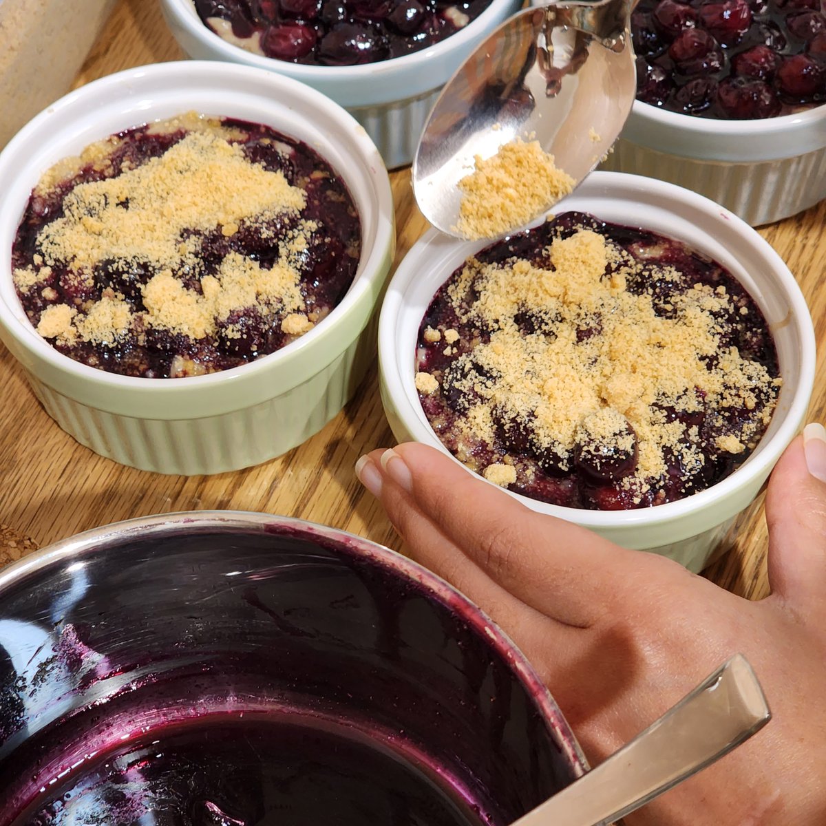 FriendlyCooks's tweet image. Today we made some Rice pudding inspired by @KitchenBound90 It was so goooooood!!! 🌾🍮🫐❤️

#twitch #streamer #cookingshow #Foodie #Food #Vegan