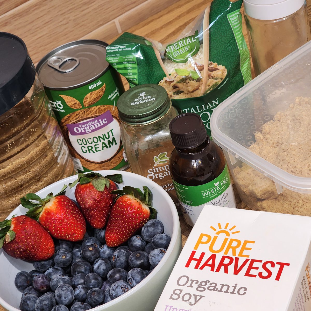 FriendlyCooks's tweet image. Today we made some Rice pudding inspired by @KitchenBound90 It was so goooooood!!! 🌾🍮🫐❤️

#twitch #streamer #cookingshow #Foodie #Food #Vegan