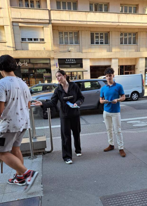 OlympeLorenzi's tweet photo. 🔴La reconquête en action à Lyon
Premier tractage pour cette rentrée politique !
#Europeennes2024 #jevotemarion #AvecMarion https://t.co/lfkNSE7W2j