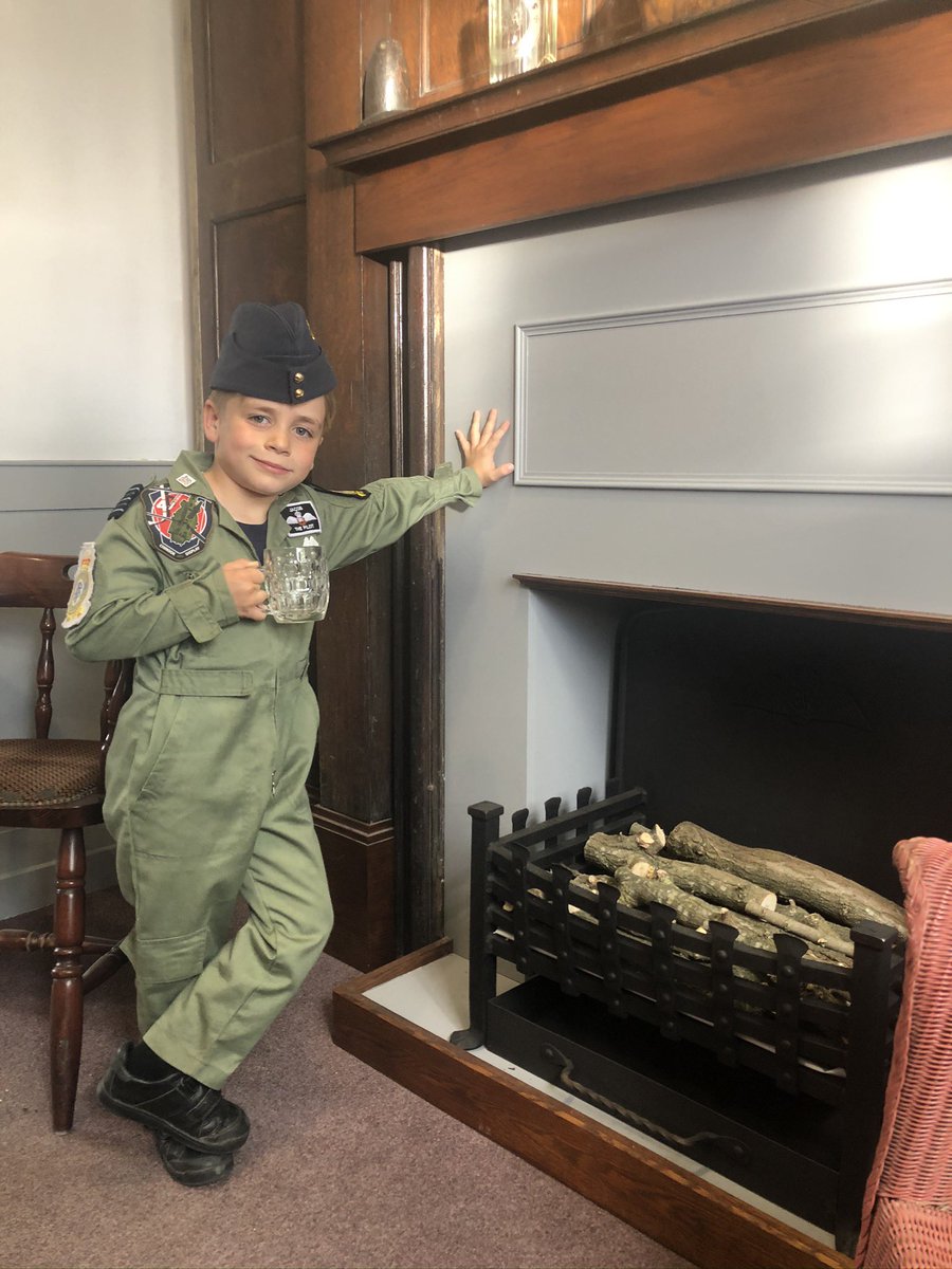 Dunkirk_1940's tweet photo. @Nickleh @stuartroxy #Crated 
I’ll have a G&amp;T in the officers mess. Jacob’s is half a lager shandy🍺@RAFLossiemouth @RAFinScotland https://t.co/qAHcf7Eyxf