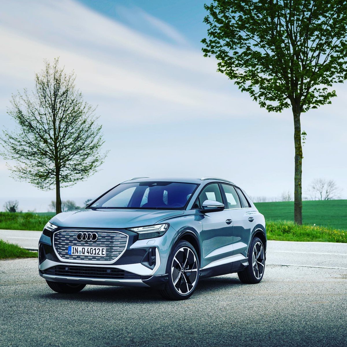brusselsroads's tweet photo. Audi intègre une mise à jour 2024 de son Q4 e-tron. Notez désormais une suspension aux nouveaux réglages, une efficacité accrue, une sonorité caractéristique et des équipements de série améliorés. 57 270 euros (TVAc) sont à débourser…

#brusselsroads 
#audi 
#q4etron https://t.co/fRPP9NYwhl