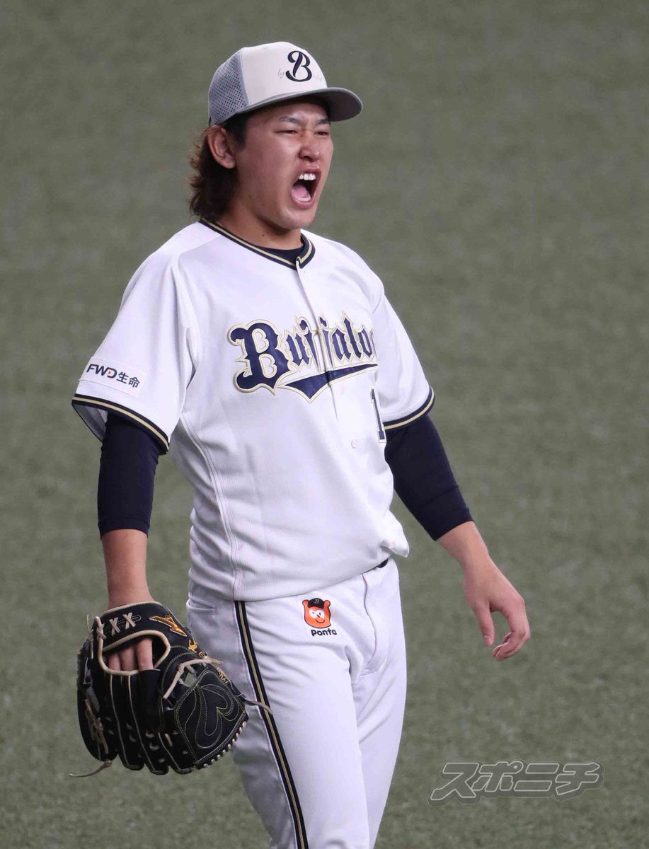 Sponichi_Orix's tweet photo. なぜか大きく口を開けながらキャッチボールをする #宮城大弥 投手 https://t.co/xXSua3tN0z