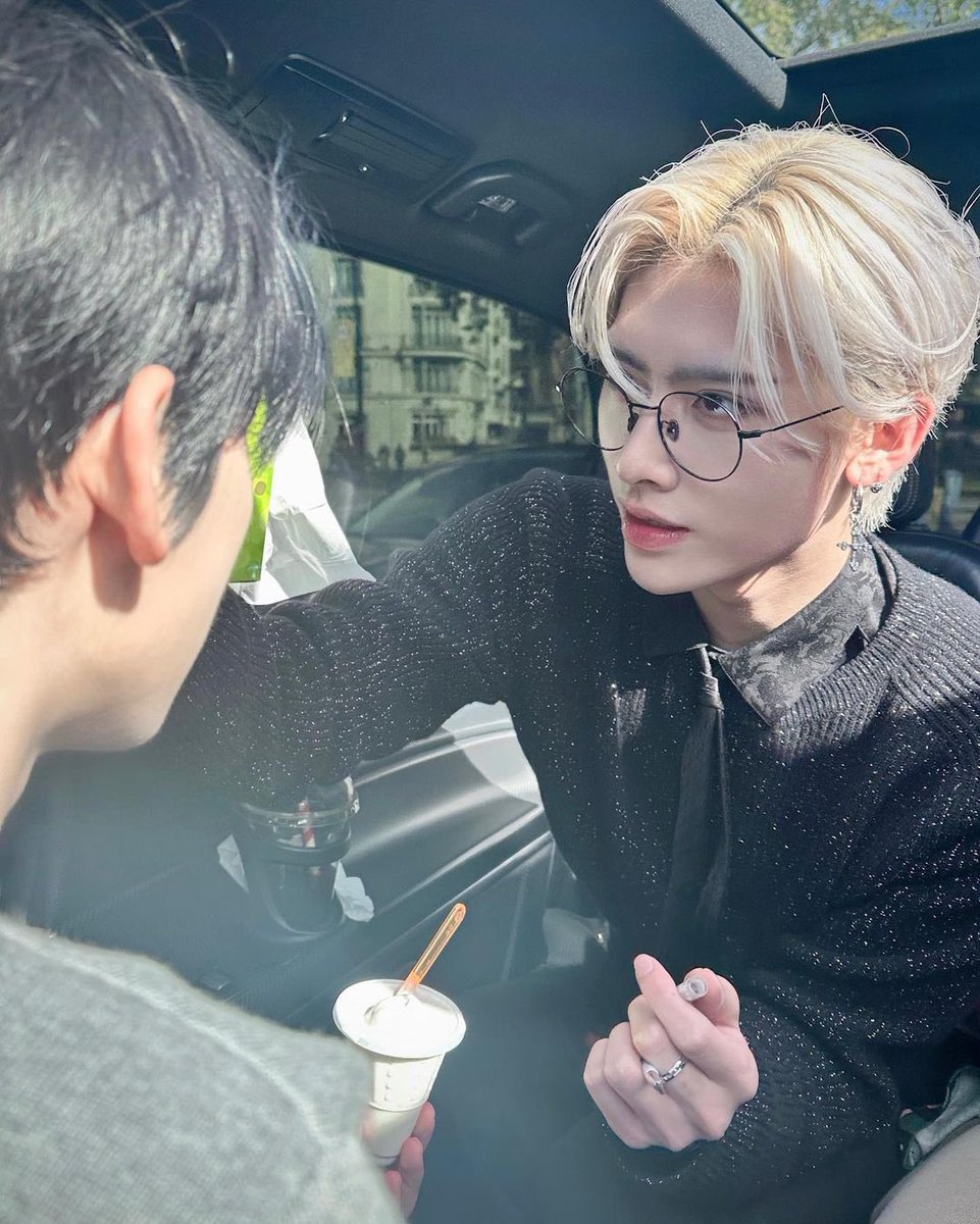 yejigf's tweet photo. ricky doing the other members’ makeup ricky doing the other members’ makeup ricky doing the other members’ makeup ricky doing the other members’ makeup ricky doing the other members’ makeup ricky doing the other members’ makeup ricky doing the other members’ makeup ricky doing th https://t.co/G6al2bg5zf