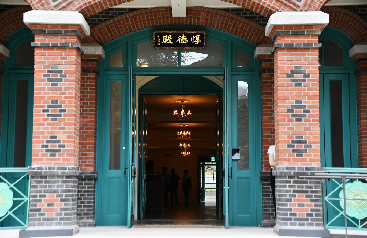 chlove_u's tweet image. 따끈따끈한 소식! 대한제국 외교 공간이었던 #덕수궁 #돈덕전 이 정식 개관했습니다. 고즈넉한 덕수궁 가장 깊은 곳에 있으니, 여러분의 발걸음으로 돈덕전의 출발을 함께해주셔요 : )

#덕수궁돈덕전관람
- 관람시간 9~17시 30분 (입장마감 17시) *월 휴궁
- 자율관람, 무료(덕수궁 입장료 별도)