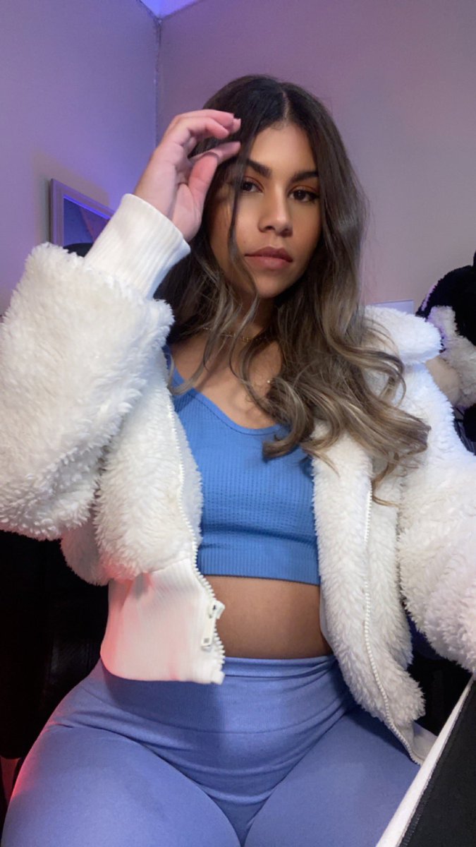 Janique_Kinnear's tweet photo. ⚠️Retweet this, Follow me on all platforms and you’ll get a special surprise in your DM 🥰🤭

Beacons link in my bio ✨ 

DM “DONE 🔥” https://t.co/GybS0QQZlh