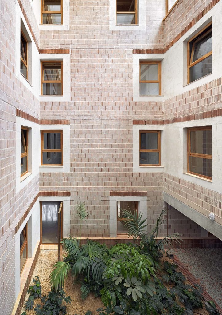 SustainableTall's tweet photo. I've been posting lots of (amazing) social housing from Spain recently

Here's another, insulated with local seagrass posidonia, and in total costing €1,300/m2. Rent is €200 - €500/month. By 08014 Arquitectura, Via @ArchReview 

https://t.co/edZA5auO3f https://t.co/uMzYEyFEyo