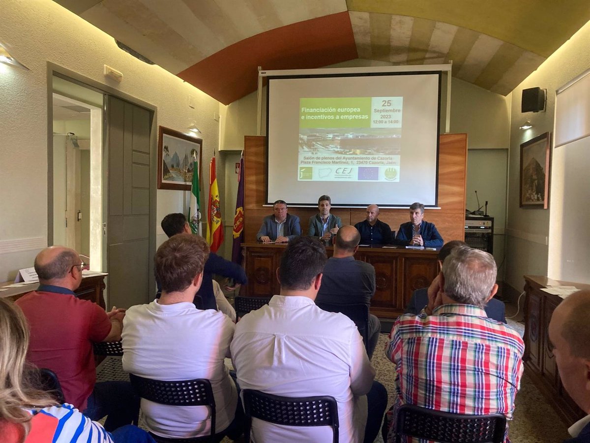 El municipio de #Cazorla ha acogido la jornada ‘Financiación europea e incentivos a empresas’, organizada por la <a href="/cej_jaen/">Confederación de Empresarios de Jaén</a> en colaboración con <a href="/dipujaen/">Diputación de Jaén</a> 

👉 infoitijaen.es/cazorla-abre-u…