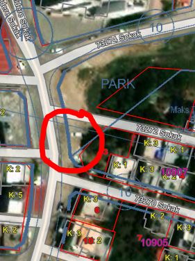 Fatih Mah. 73272 Sokak'taki inşaat nedir böyle? Bu ucube inşaata kim izin veriyor? İnşaatın ortasındaki elektrik direğini <a href="/enerjisa/">Enerjisa</a> nasıl görmüyor? <a href="/enerjisadestek/">Enerjisa Destek</a> <a href="/SeyhanBelediye/">Seyhan Belediyesi</a> <a href="/akifakay01/">Akif Kemal AKAY</a> <a href="/Adana_Bld/">T.C. Adana Büyükşehir Belediyesi</a> <a href="/TCAdanaValiligi/">T.C. Adana Valiliği</a> <a href="/csbgovtr/">T.C. Çevre, Şehircilik ve İklim Dğş. Bakanlığı</a> En önemlisi bu alan çocuk parkı görünüyor.