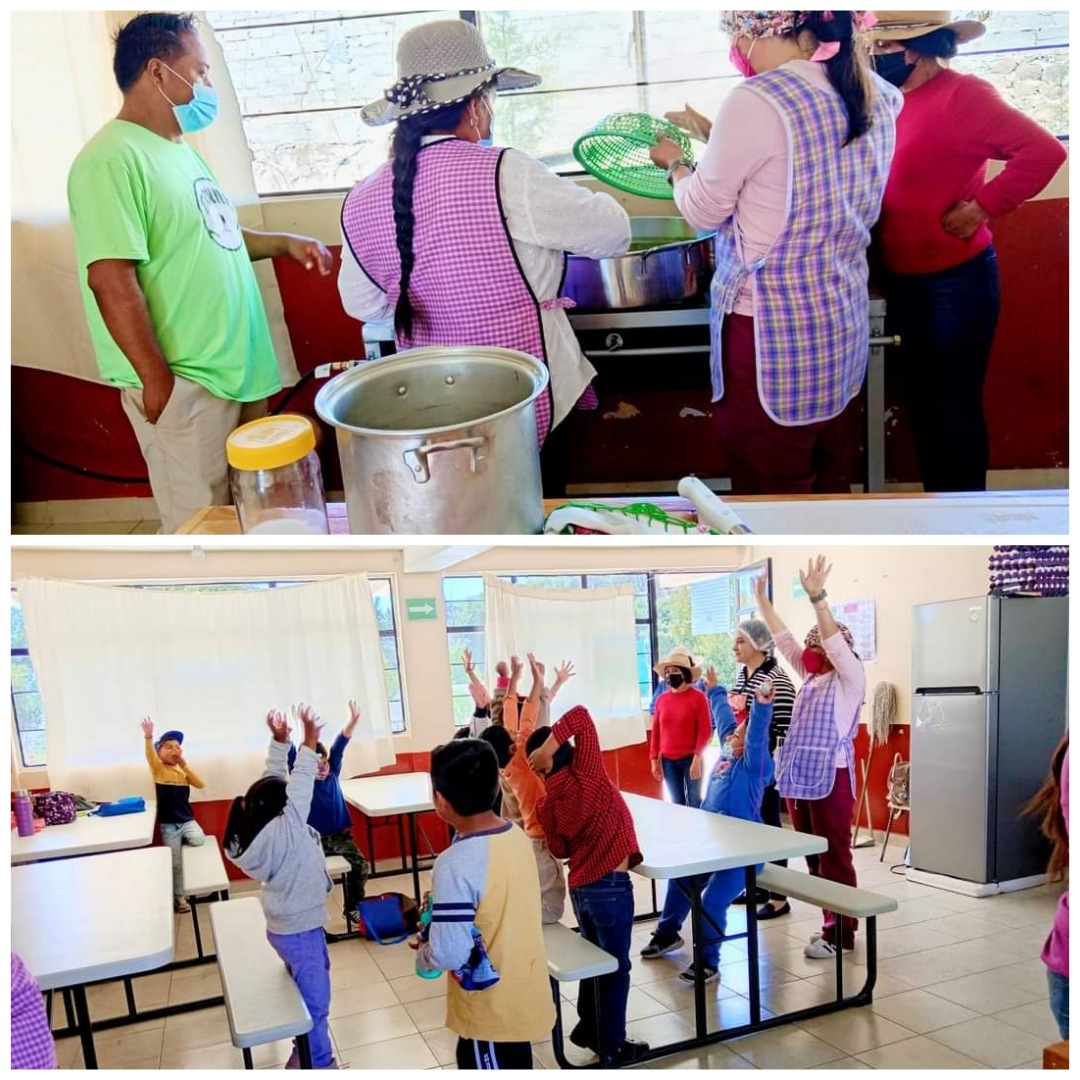 DifAcambay's tweet photo. 🧑‍🍳#DesayunosCalientes II A través del Programa de Desayunos Calientes, se llevó a cabo una capacitación a padres de familia de la escuela "Benito Juárez" en la comunidad de Barrio de Guadalupe para la elaboración de mole de lenteja. (1/2) https://t.co/ufyzPFLSe9