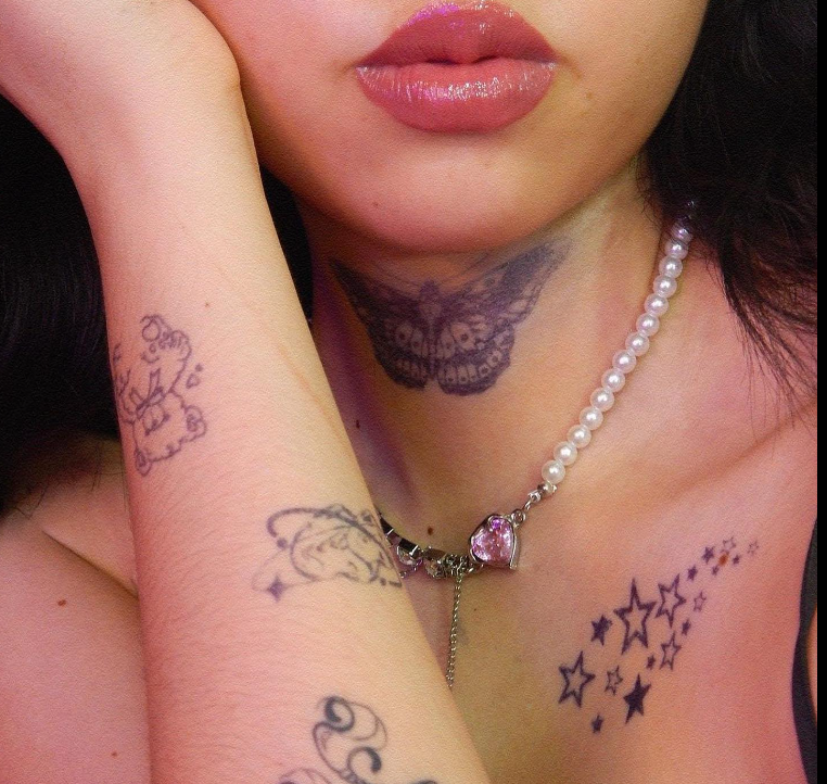 Indivisualhub's tweet image. Levitating your style with our Semipermanent tattoos😜 Check INDIVISUAL website to explore more trendy tattoo stickers🥰

#indivisualhub #semipermanenttattoo #tattoosticker #tattoodesign #tattooart #fashion #beauty